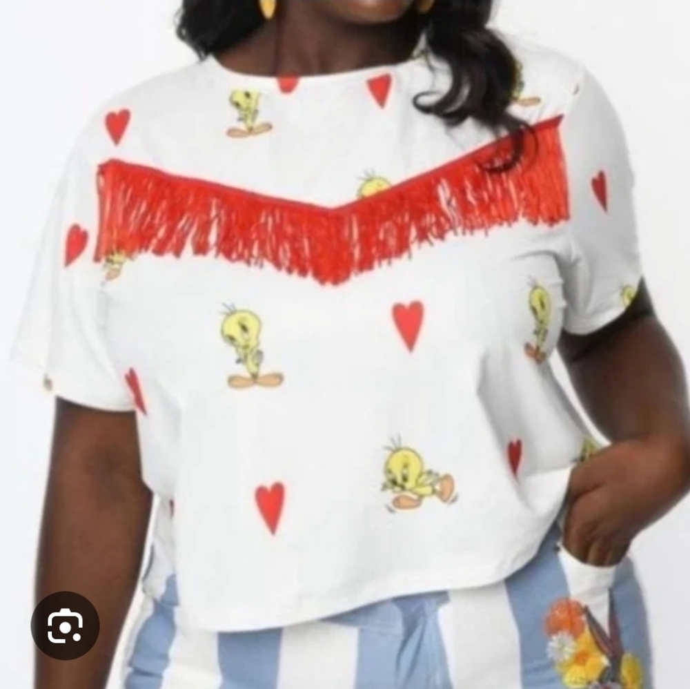 NWOT Unique Vintage Looney Tunes Cropped Tshirt Size Small